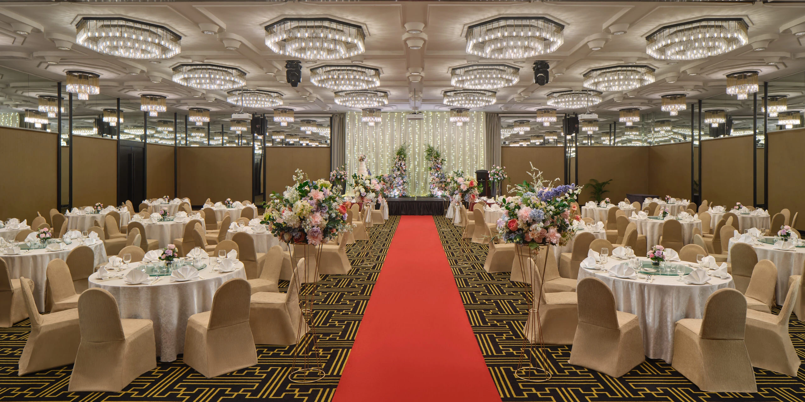 Rosa wedding setup overview with pink and white florals