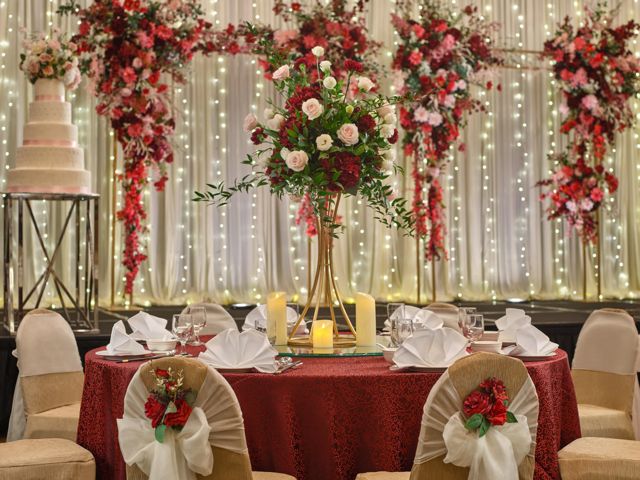 Scarlett head table with floral centrepiece and red accent lighting