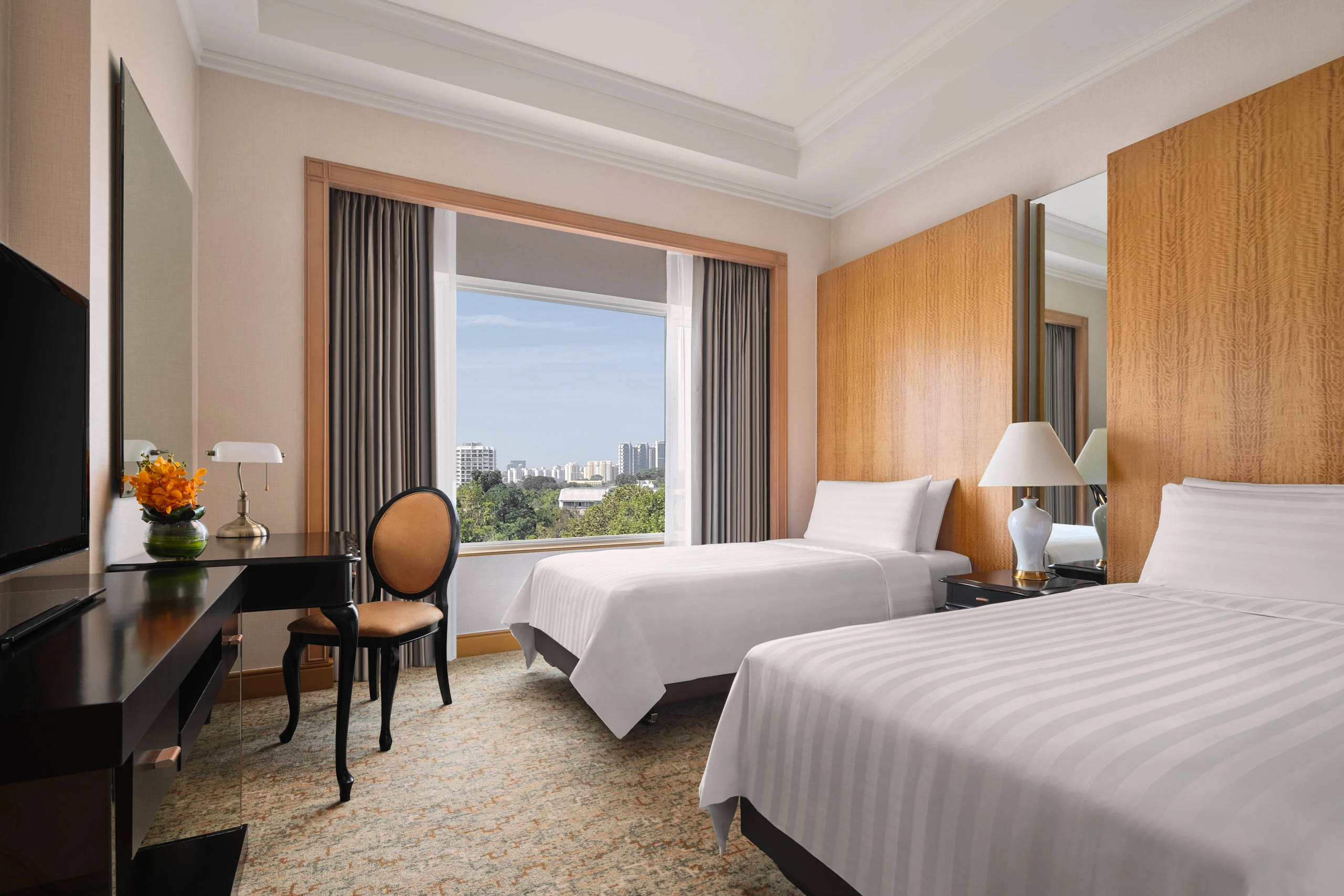 Twin bedroom with city view, black lacquer desk and TV, Shangri-La Residences Singapore