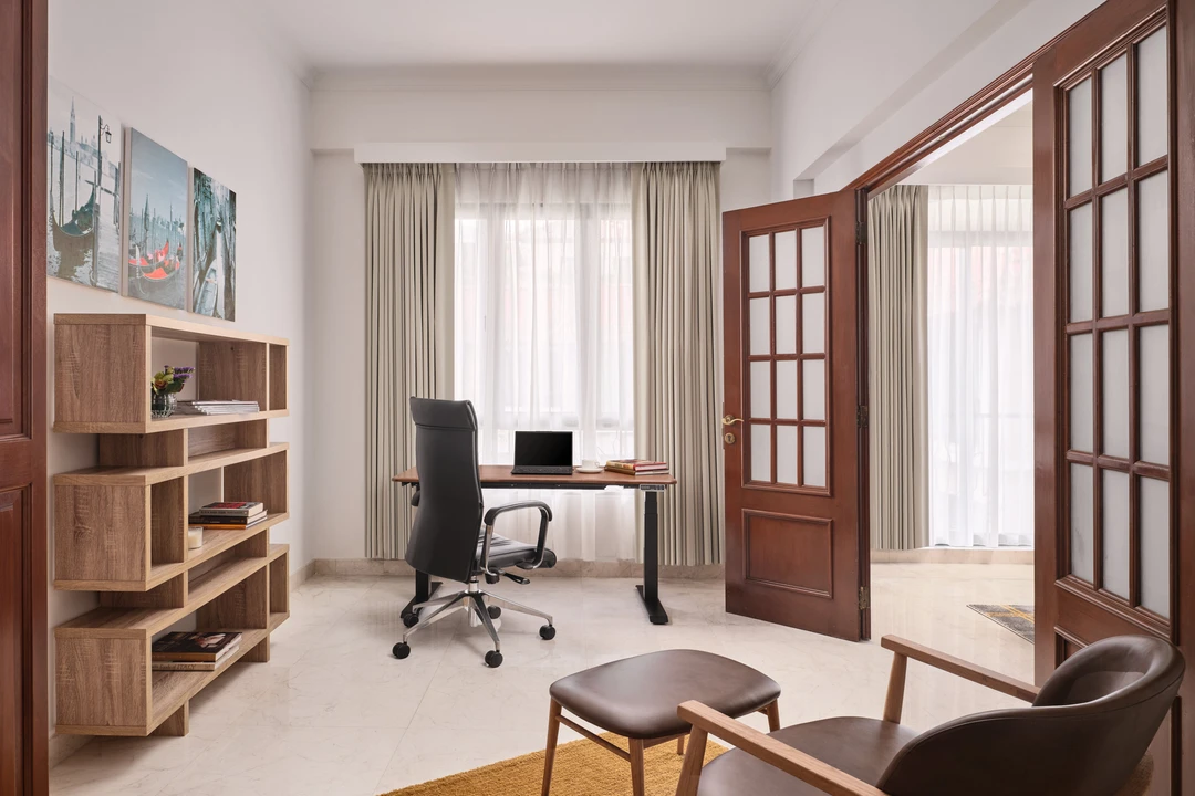 Private study with desk, bookshelf and wooden French doors, Shangri-La Residences Singapore