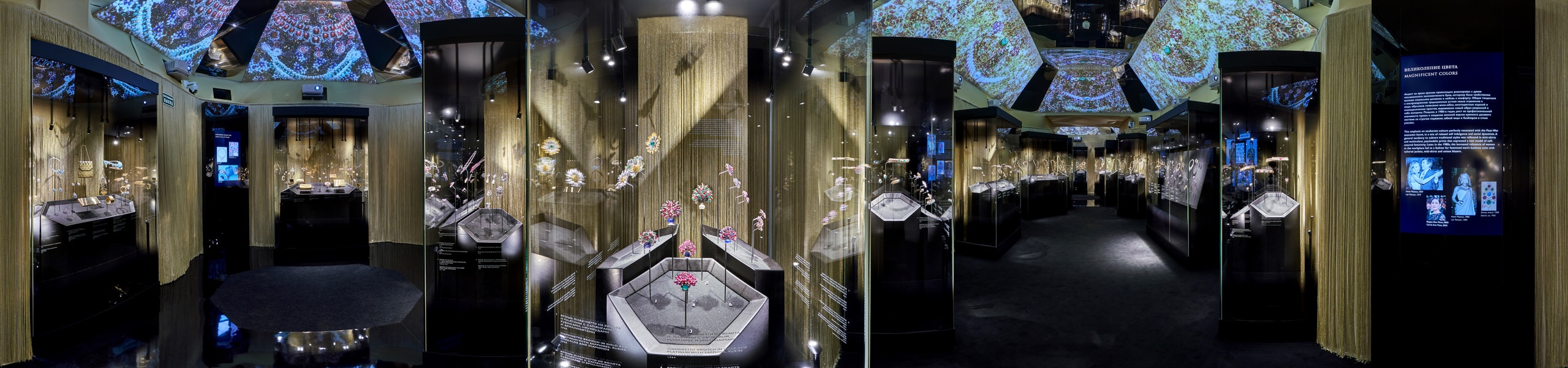 360 panorama of Bulgari Tribute to Femininity at the Kremlin with necklaces and jewellery on dark display wall and gemstone-patterned ceiling projections