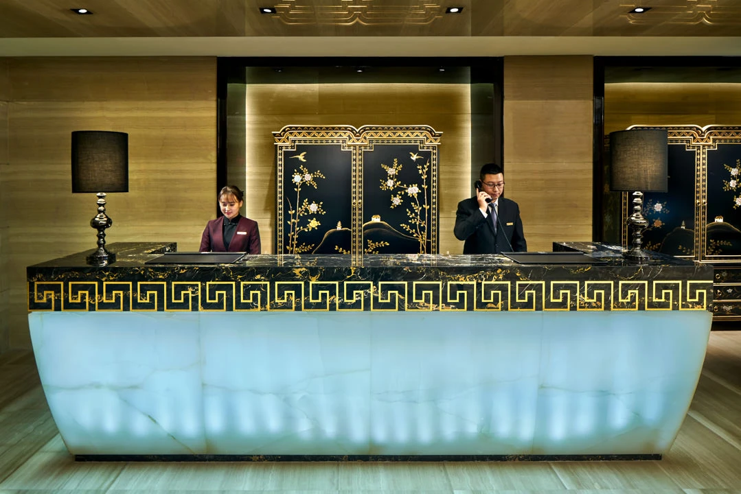 Front desk with modern finishes and staff — Crowne Plaza Xi'an hotel photography