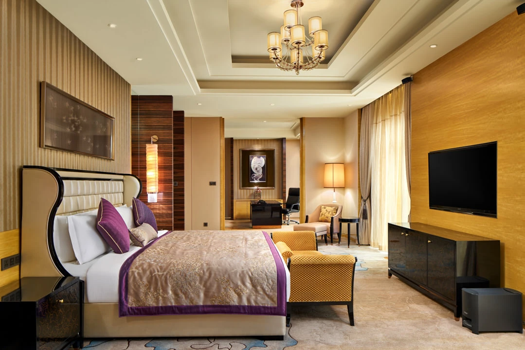 Presidential suite bedroom with luxury furnishings — Crowne Plaza Tianjin Jinnan hotel photography