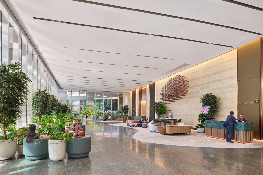 One Raffles Quay South Tower lobby corridor, long view with planters. Architectural photography for Gensler by Christopher O’Grady, Singapore.